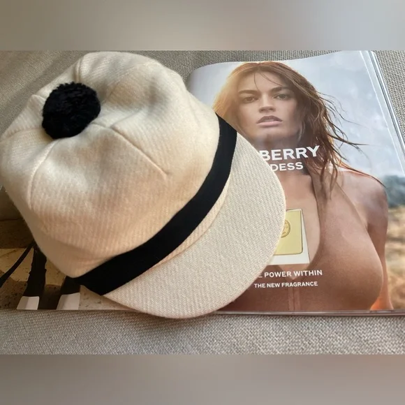 Burberry Black and Cream Hat Burberry | Accessories | Burberry Cream And Black Bucket Hat  main image 2